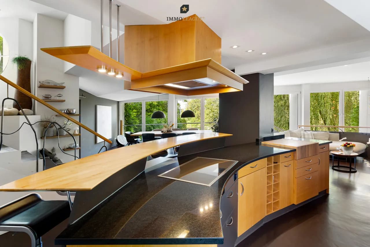 Seltene Gelegenheit: Villa mit Privatweiher an idyllischer Lage.