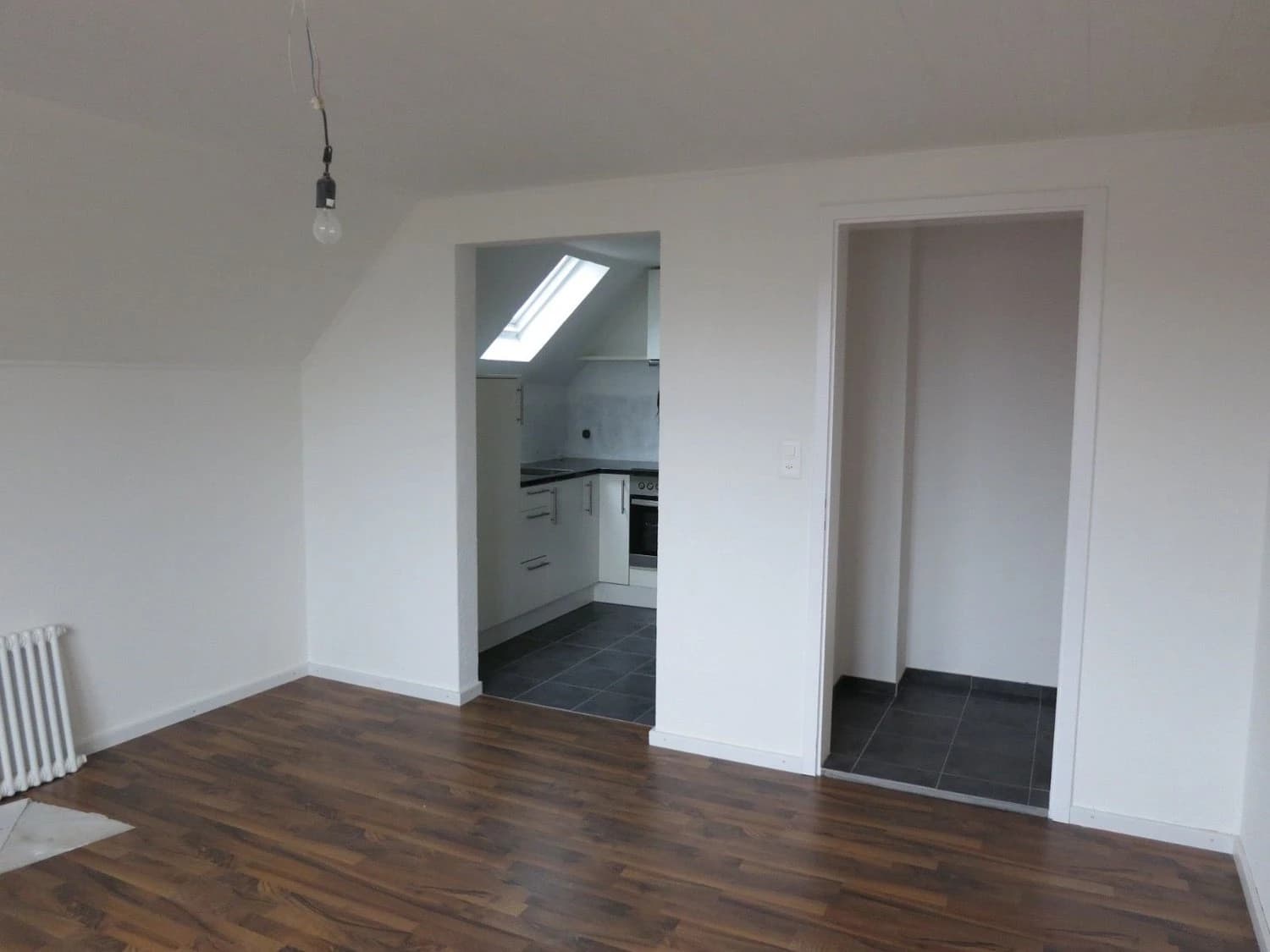 Helle 2-Zimmer-Wohnung mit praktischer Kellerfläche, Füllinsdorf