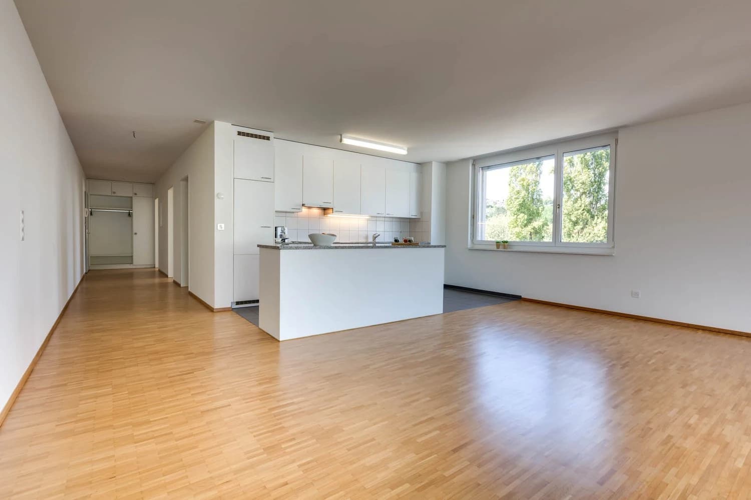 Moderne und grosszügige Wohnung (ca. 95m2) mit eigenem Waschturm