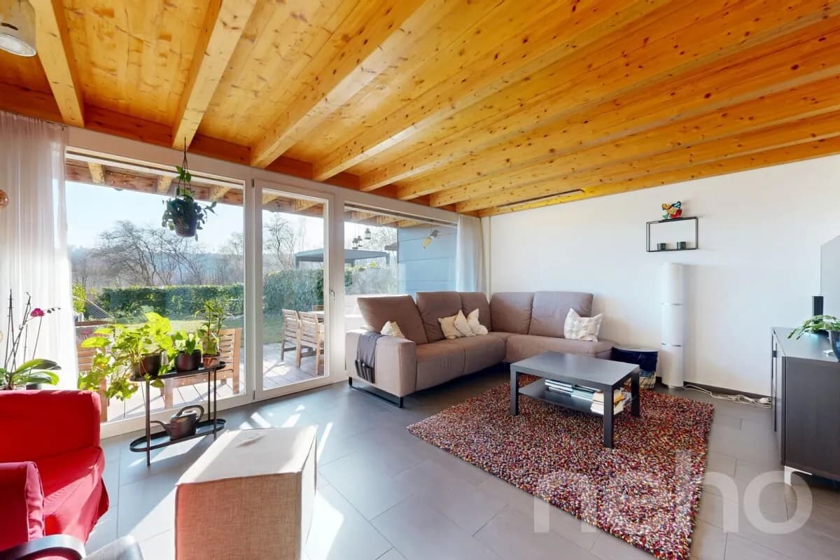 Grosszügige Doppelhaushälfte mit Garten und Terrassen an ruhiger Lage