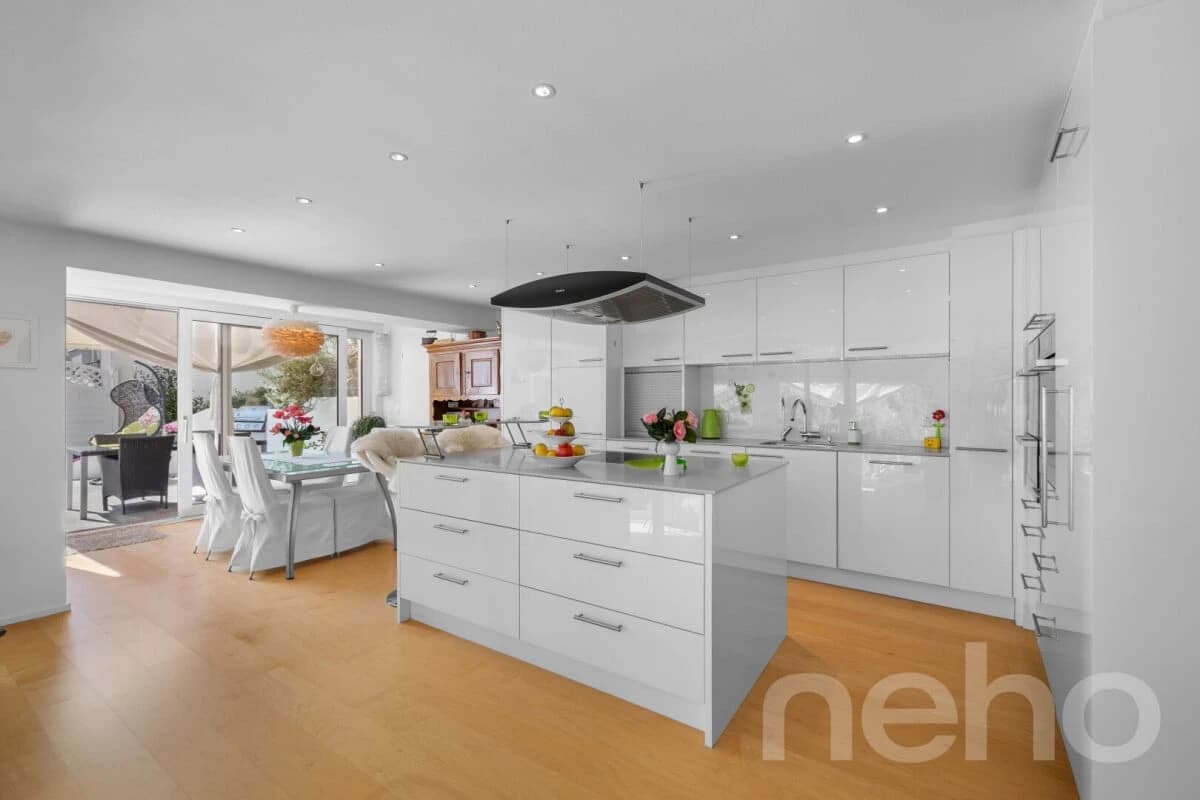 Grosszügiges Zweifamilienhaus an zentrumsnaher Lage