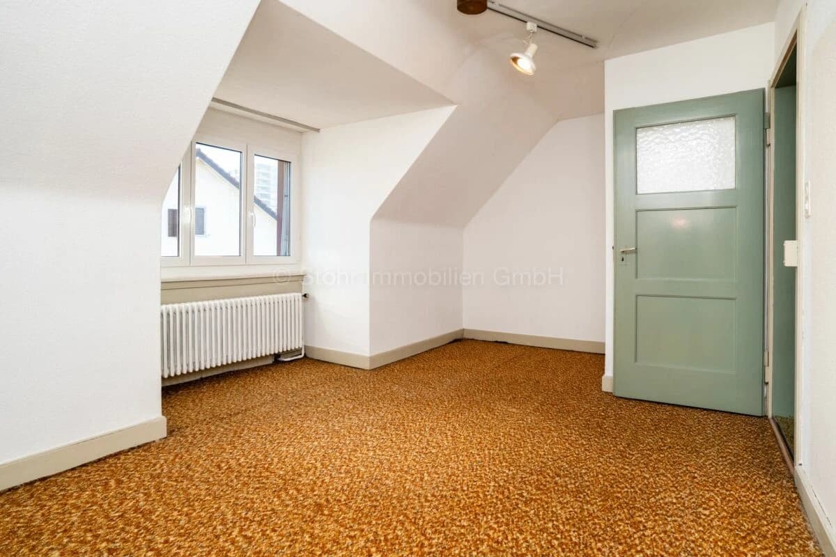 Charmantes 5.5 Zimmer Mittelhaus mit Potenzial an beliebter Lage