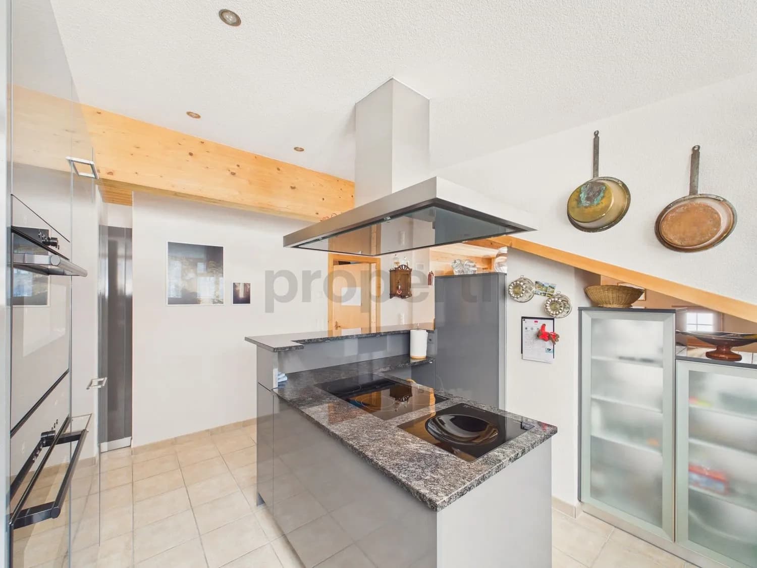 Gemütliche 3-Zimmer Dachwohnung in Betschwandenauch als 2. Wohnung möglich