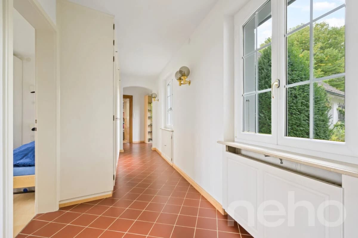 Landhausvilla mit viel Raum: wohnen, arbeiten und geniessen nahe Basel