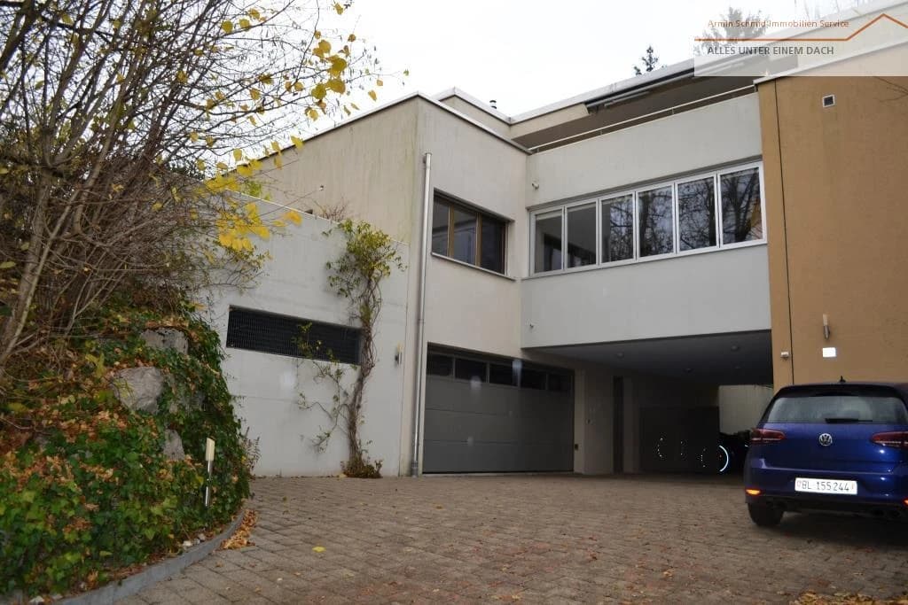 Top 6 1/2-Zimmerwohnung mit 2 Einstellhallenplätzen