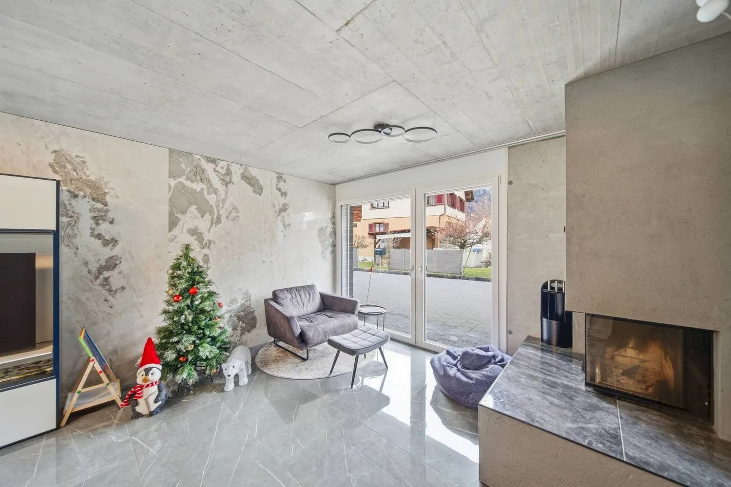 ECKIG, KANTIG & KLAR - MODERNES ARCHITEKTENHAUS