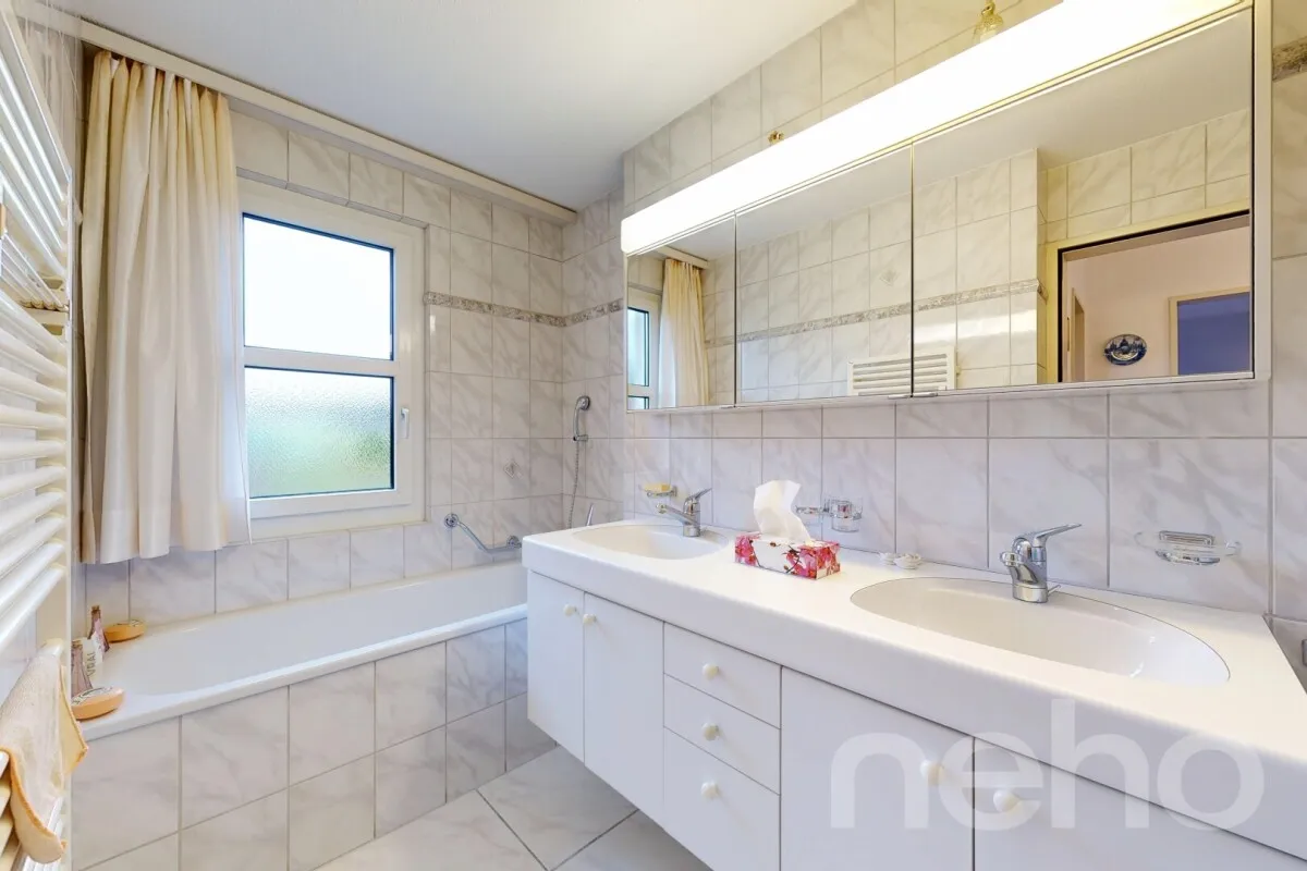 Grosszügiges Haus mit Garten, Doppelgarage und Tempo-30-Lage