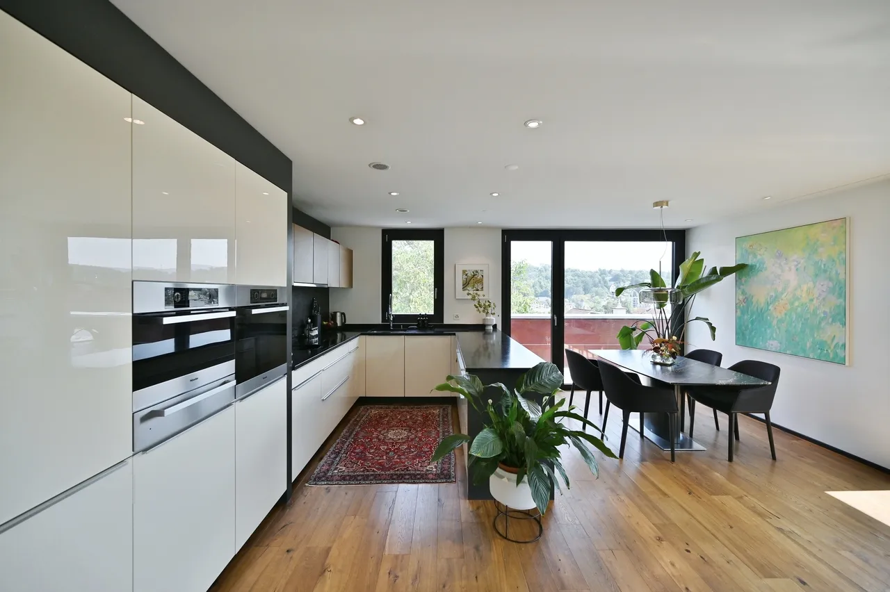 AT THE TOP - ATTIKAWOHNUNG DER SUPERLATIVE