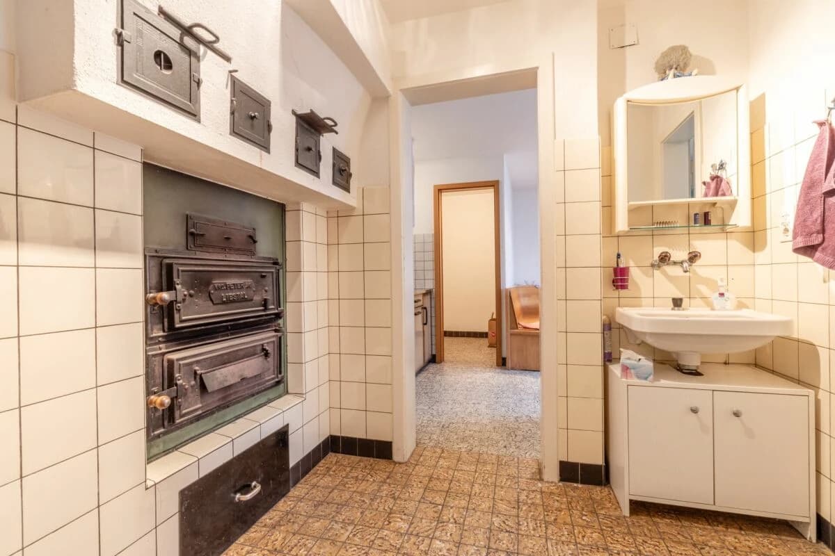 Potenzialreiches Bauernhaus mit drei Wohneinheiten und Scheune