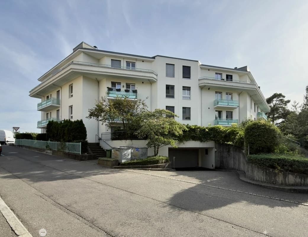 GROSSZÜGIGE WOHNUNG IN ZENTRALER LAGE