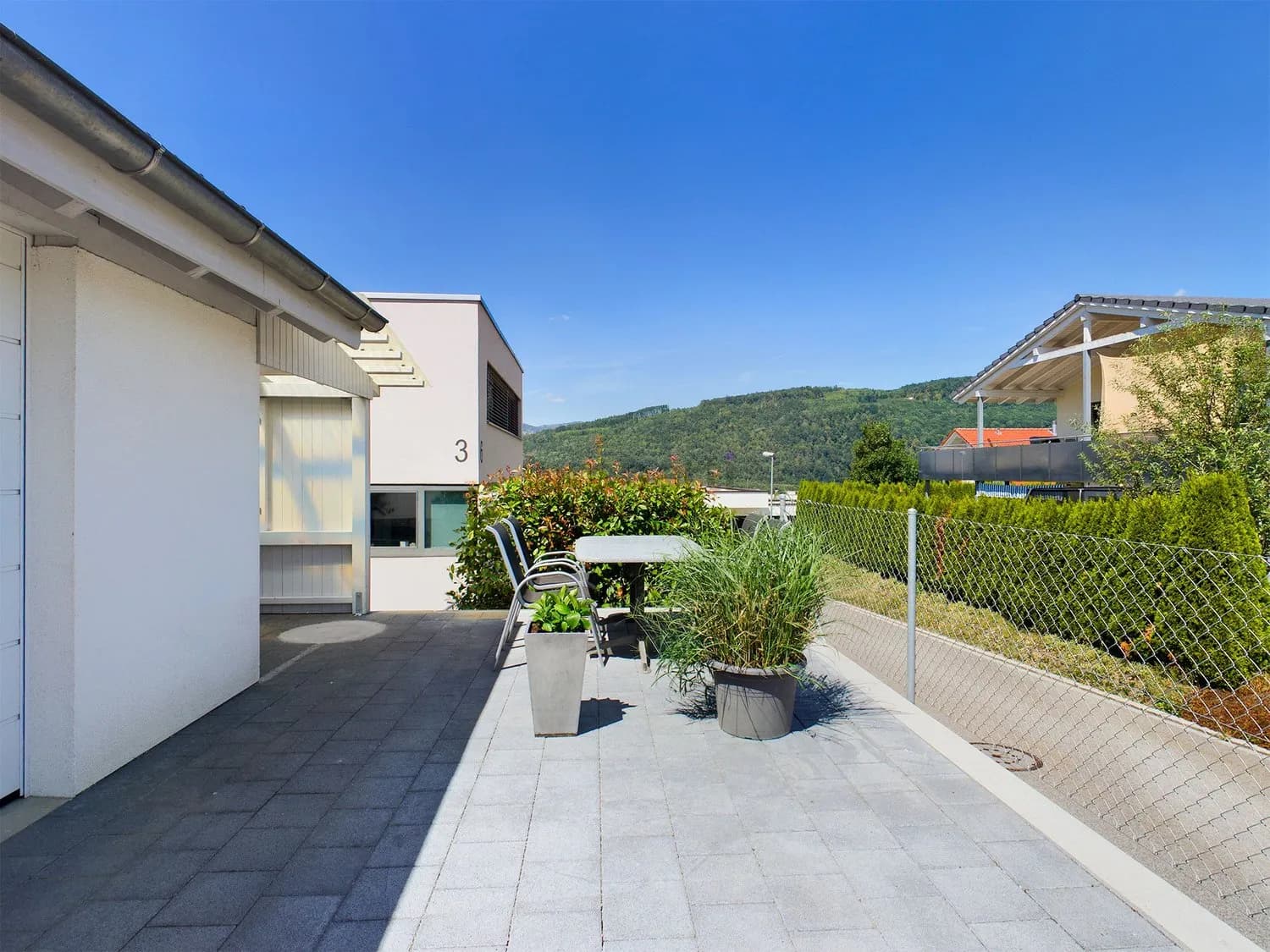 Charmante 2.5-Zimmer Wohnung in ruhigem Einfamilienhaus-Wohnquartier