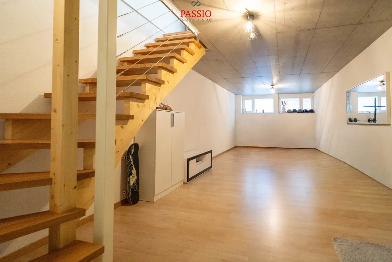 7.5-Zimmer Doppeleinfamilienhaus mit Seesicht und Potenzial