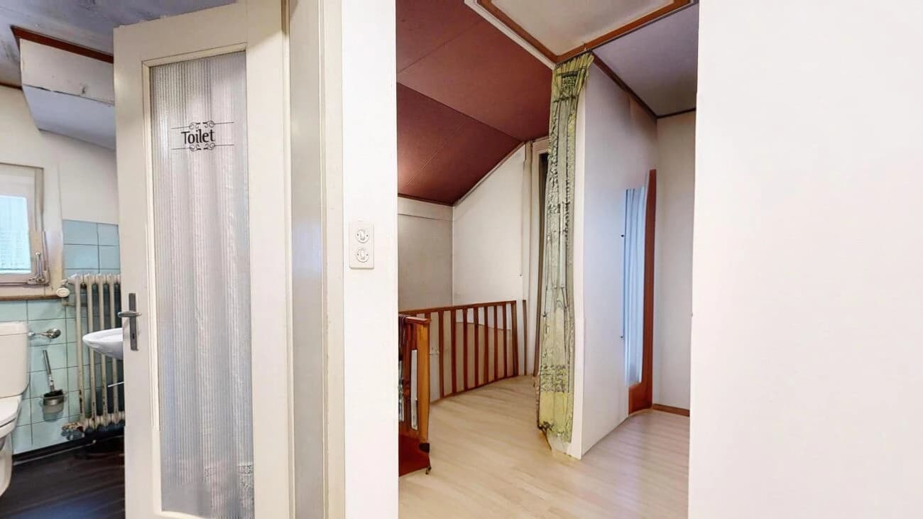 Zweifamilienhaus mit Renovationsbedarf und zusätzlicher Baulandparzelle