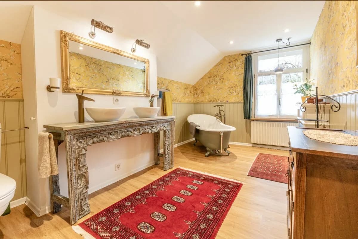 Historisches Juwel: 7-Zimmer-Einfamilienhaus mit vielseitigem Raumangebot