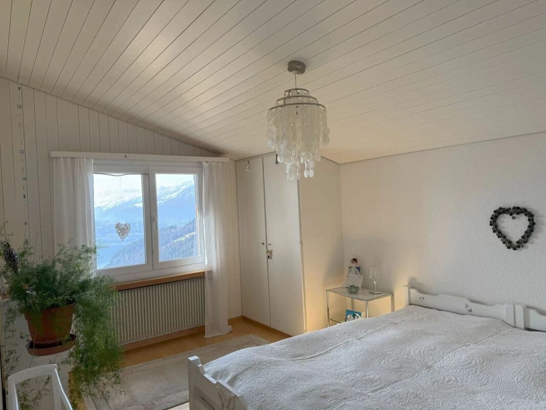 unverbaubarer Weitblick über den Thunersee und die umliegenden Bergketten