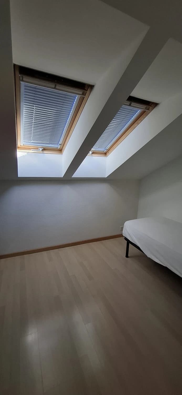 Helle, moderne Dachwohnung mit reizendem Umschwung!