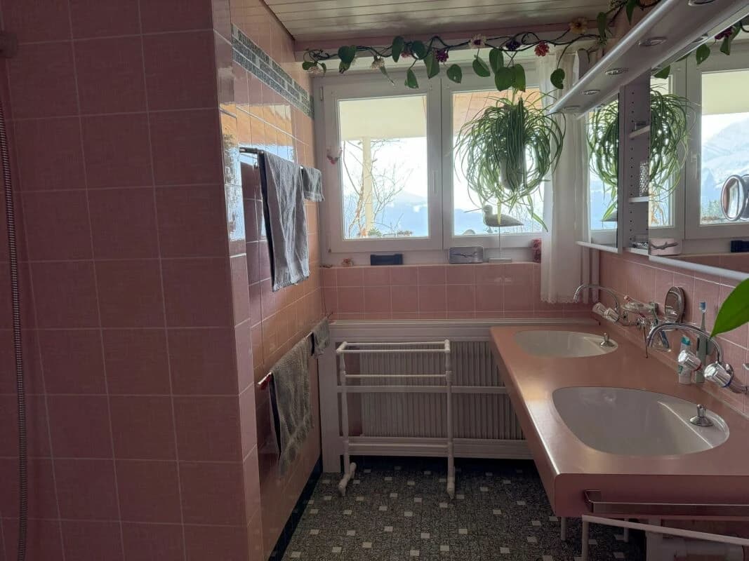 unverbaubarer Weitblick über den Thunersee und die umliegenden Bergketten