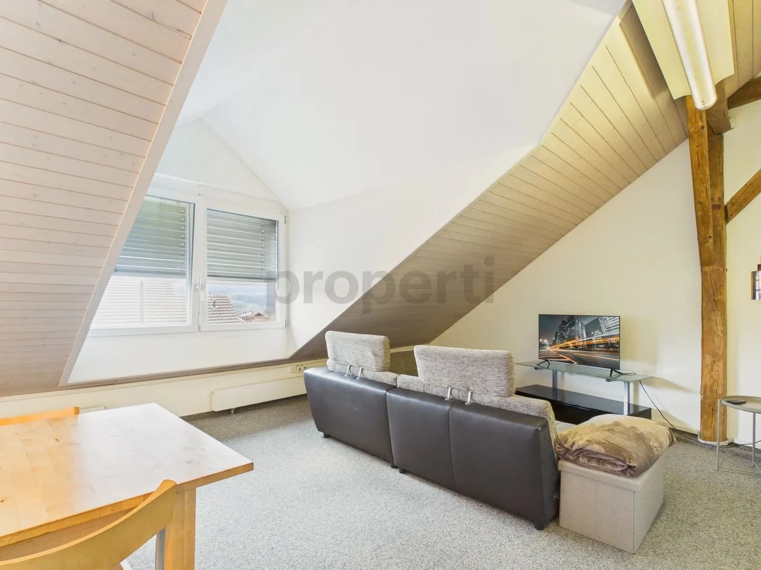 Helle 3.5-Zimmer-Maisonette-Wohnung an ruhiger Lage in Nossikon (Uster)