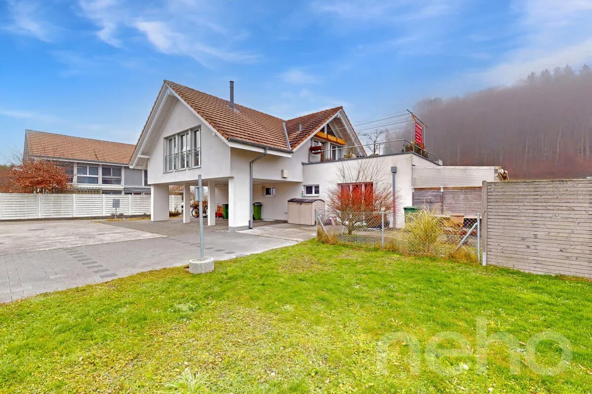 Moderne 2.5-Zimmer-Attikawohnung mit Terrasse und Weitsicht