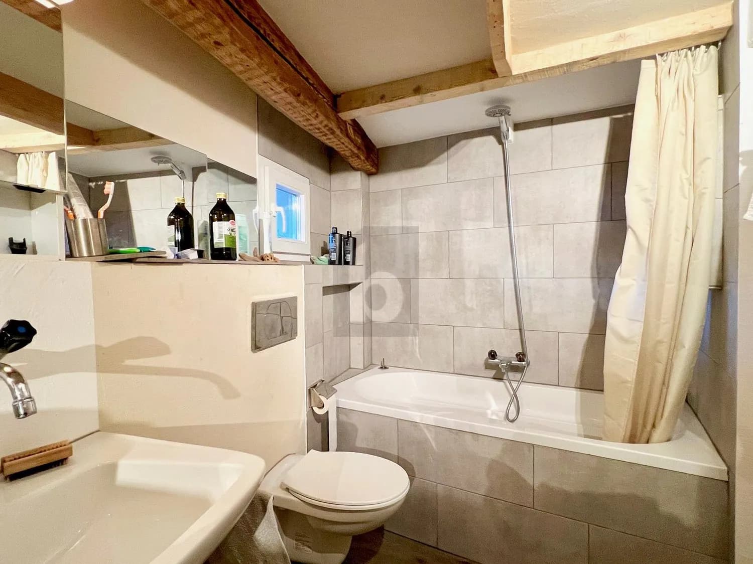 SONNIGES WG-ZIMMER IN ZENTRALER LAGE