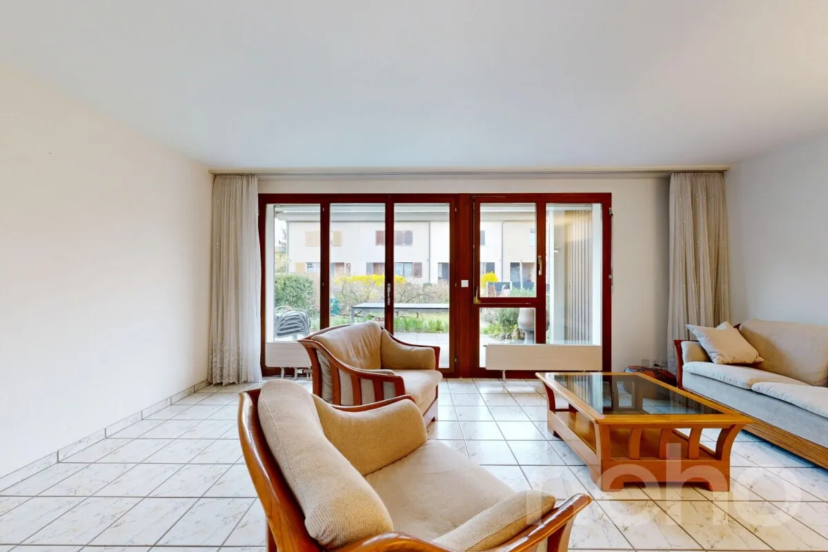 Grosszügiges Reiheneckhaus mit Garten und ausgebautem Dachstock