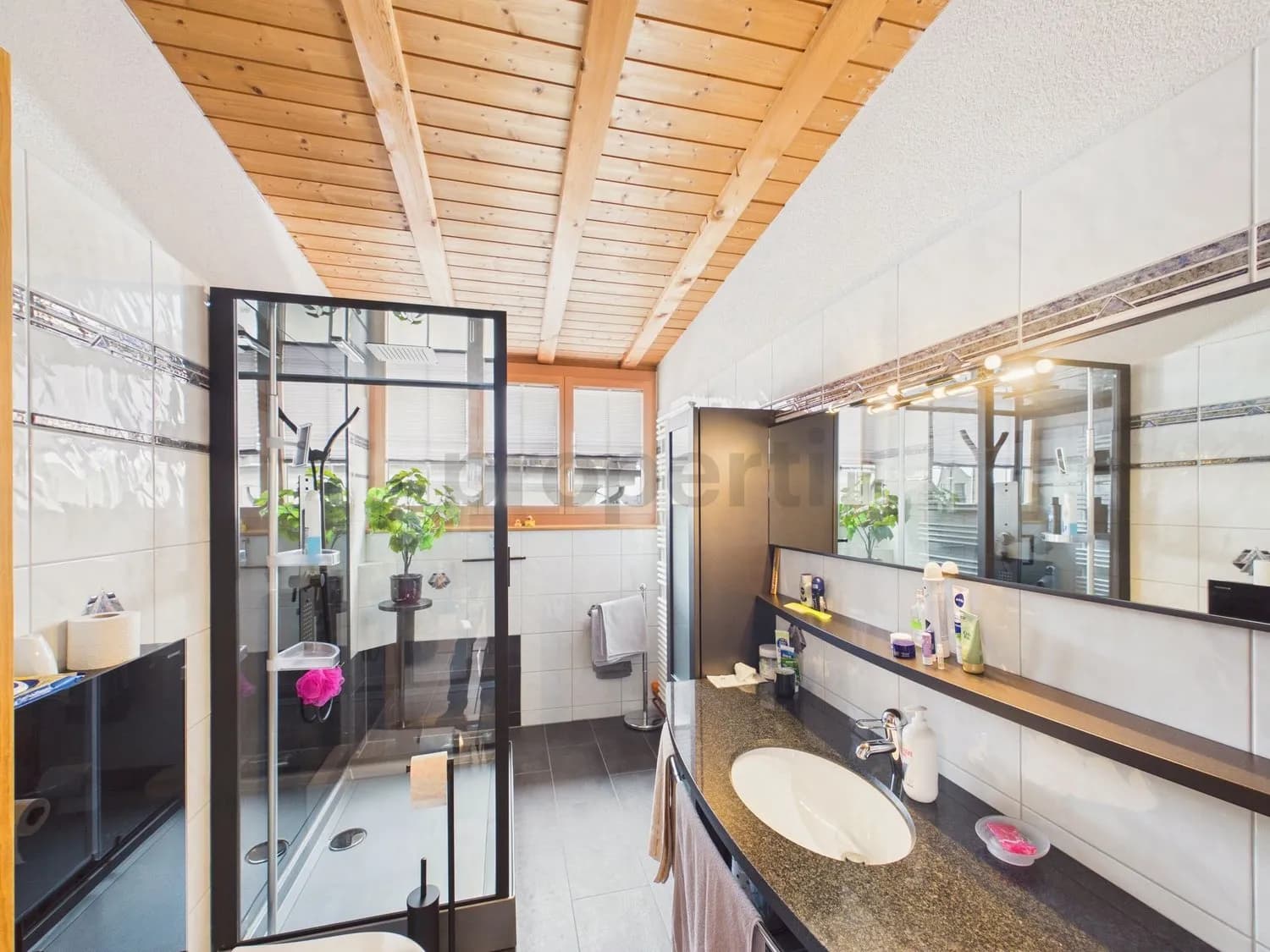 Gemütliche 3-Zimmer Dachwohnung in Betschwandenauch als 2. Wohnung möglich