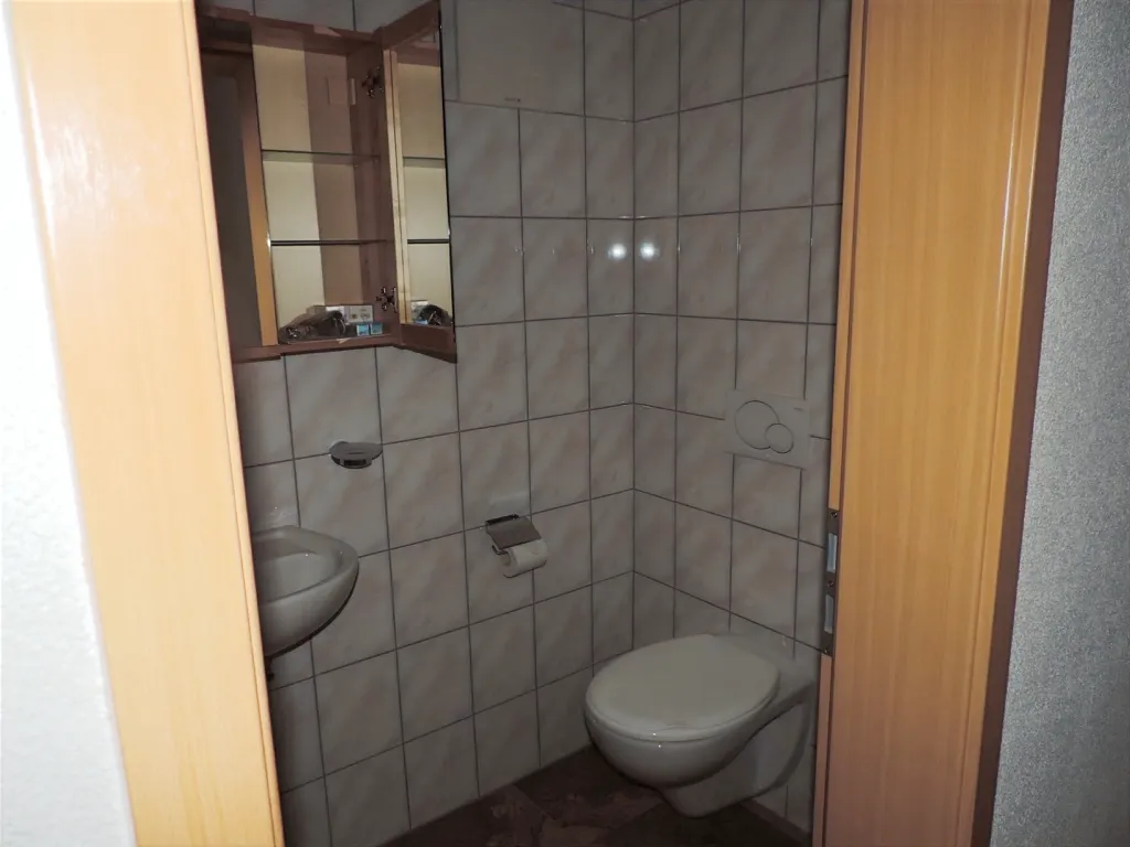 Grosszuegige 3.5-Zimmer-Wohnung mit sonnigem Balkon in Schnotwill