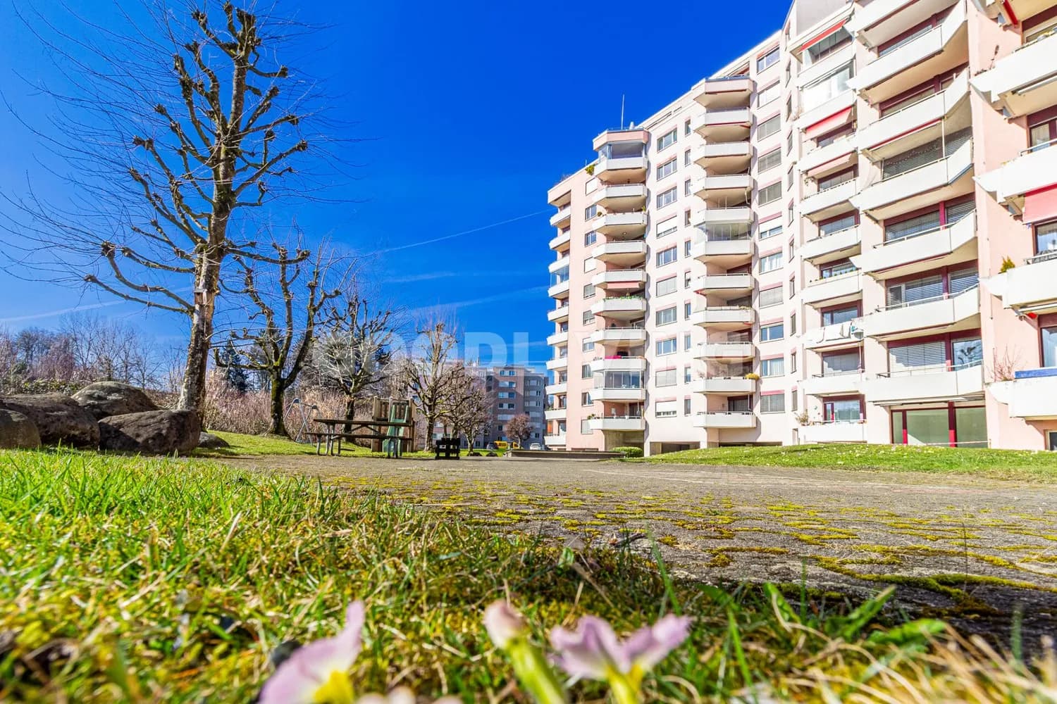 Zwei Ebenen. Eine Perspektive.