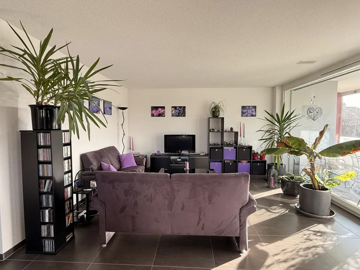 LICHTDURCHFLUTETE 5.5-ZIMMER- DACHWOHNUNG MIT AUSGEBAUTEM DACHRAUM