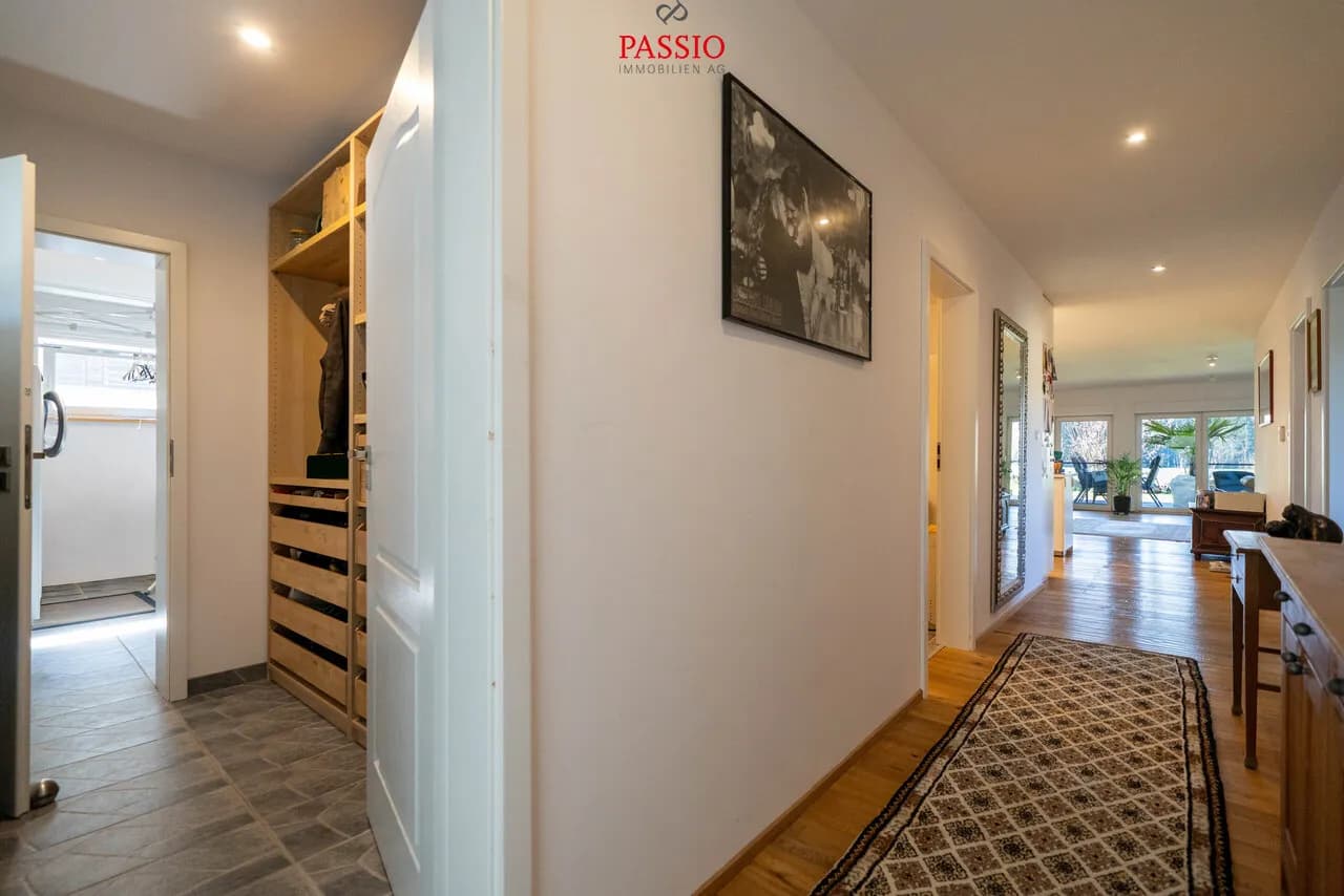 8.5-Zimmer-Mehrfamilienhaus mit 3 Wohnungen an unverbaubarer Lage