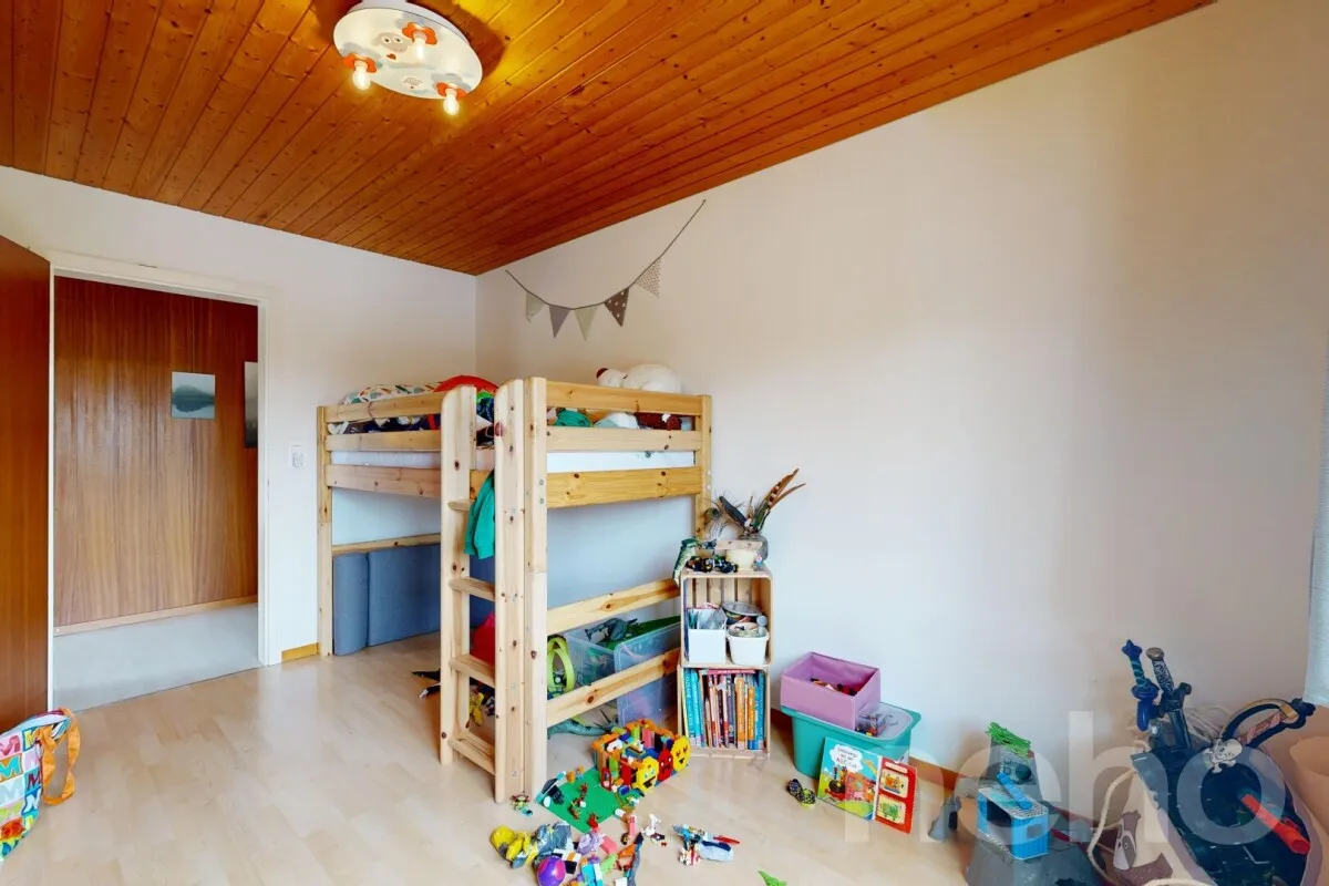 Preiswerte Dachwohnung an ruhiger Lage