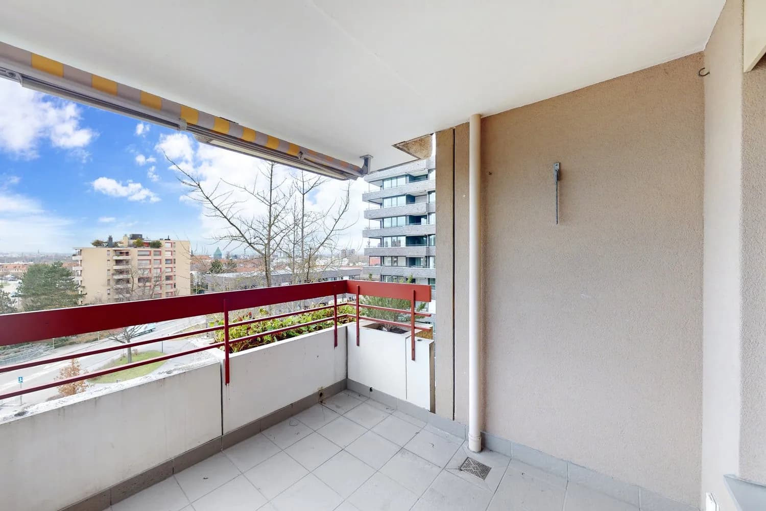 Schöne Aussicht in sonnenverwöhnter Liegenschaft!!!