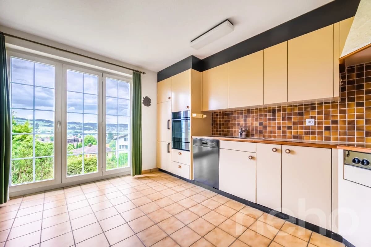 Grosszügiges Einfamilienhaus mit Weitblick und traumhaftem Garten