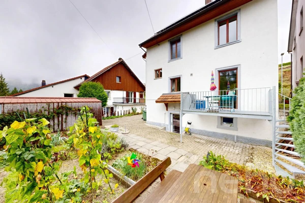 Maison familiale Atypique Rénovée avec jardin et garage indépendant