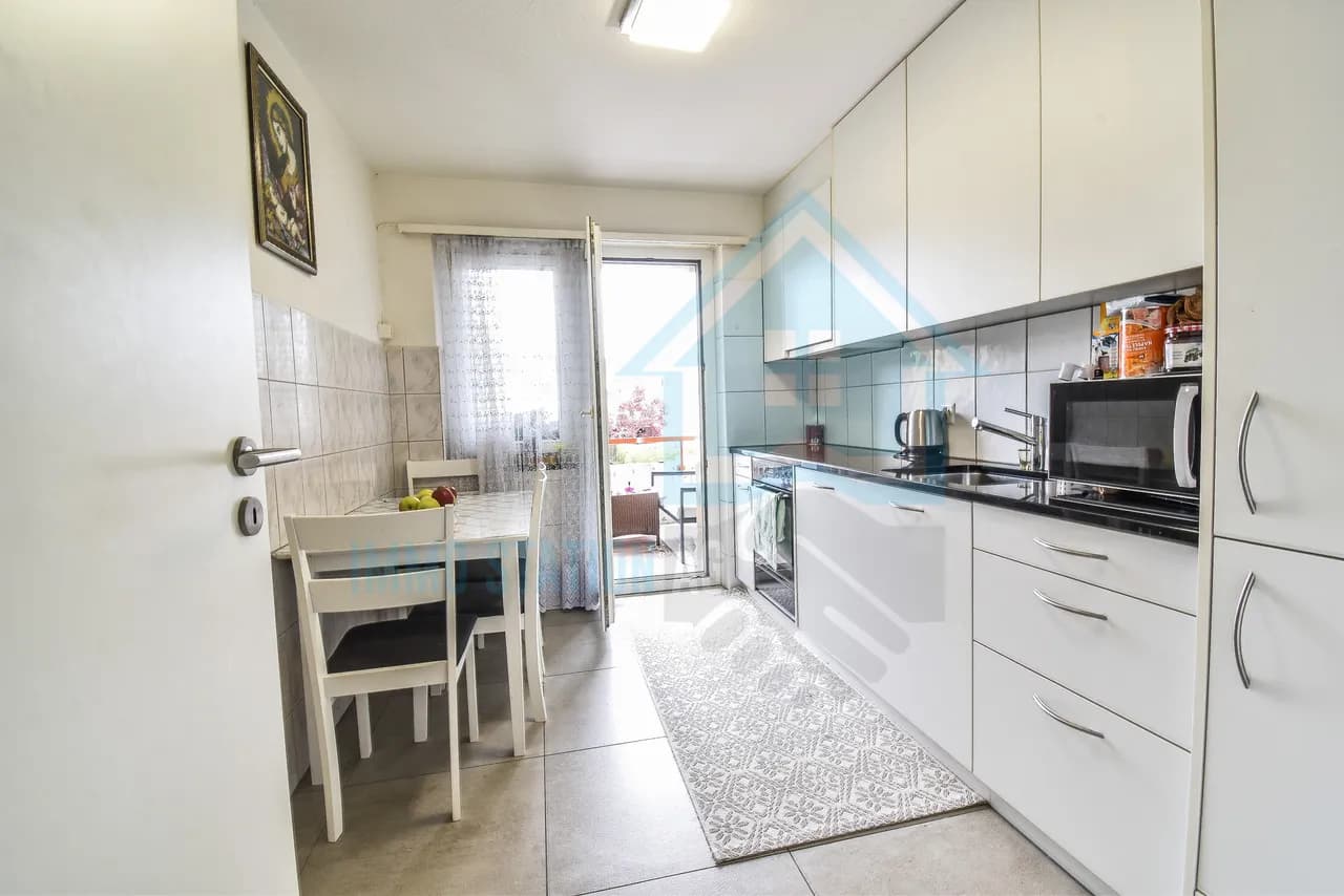 Renovierte 4-Zimmer-Wohnung mit Balkon in zentraler Lage