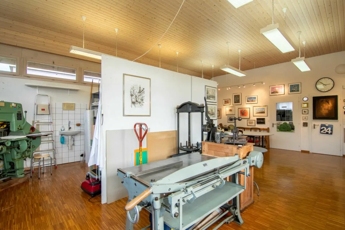 Freistehendes Wohnhaus mit separatem Nebengebäude - Arbeiten und Wohnen, Mehrgenerationen oder individuelle Wohnkonzepte