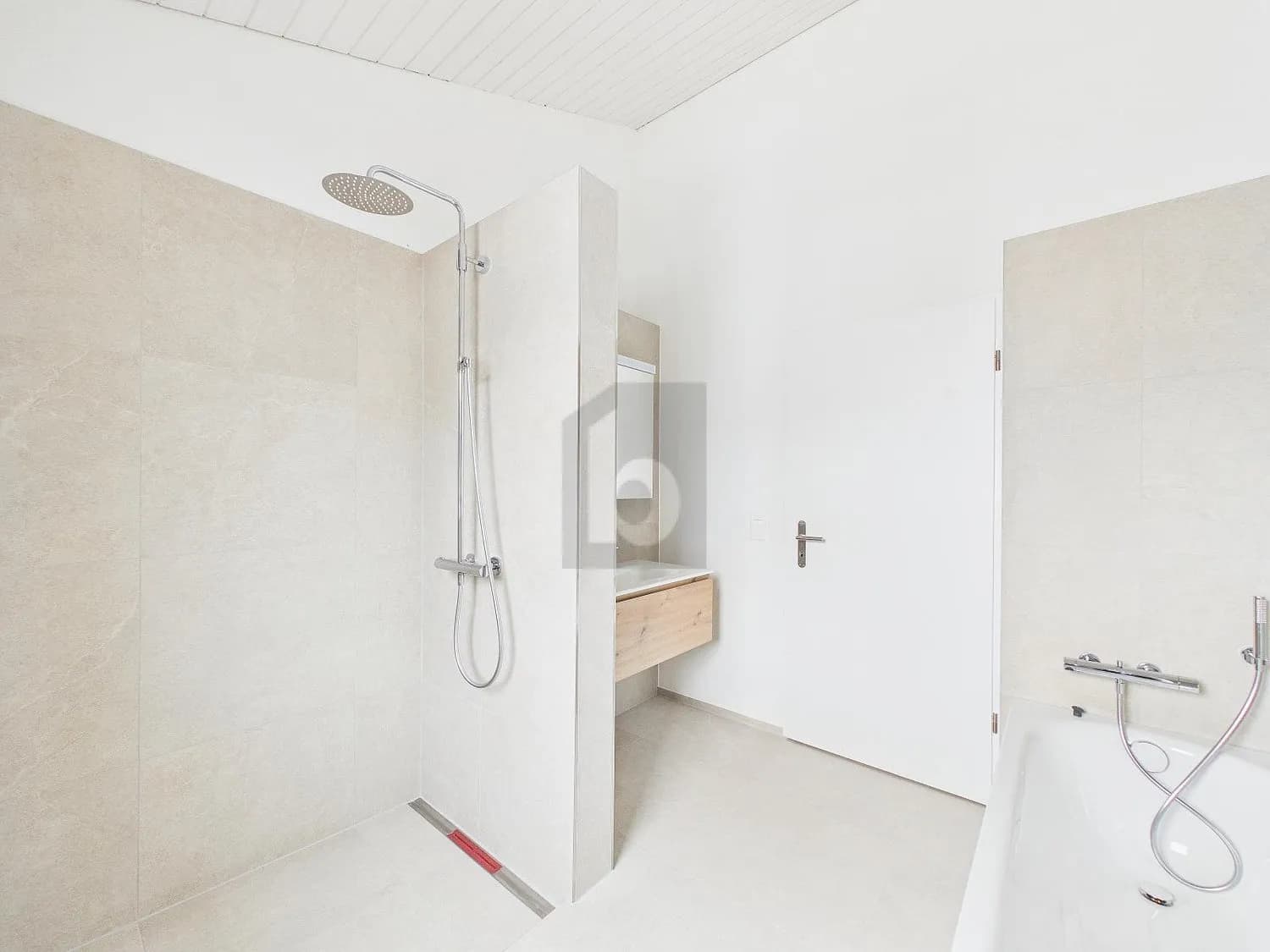 FAMILIEN-PARADIES MIT SONNE & AUSSICHT (B)