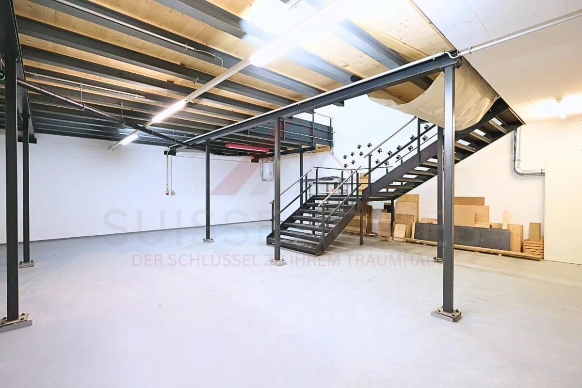 Atriumgebäude mit 220 m² Wohn- und 270 m² Gewerbefläche in Thörishaus (Neuenegg BE) - vielseitig nutzbar