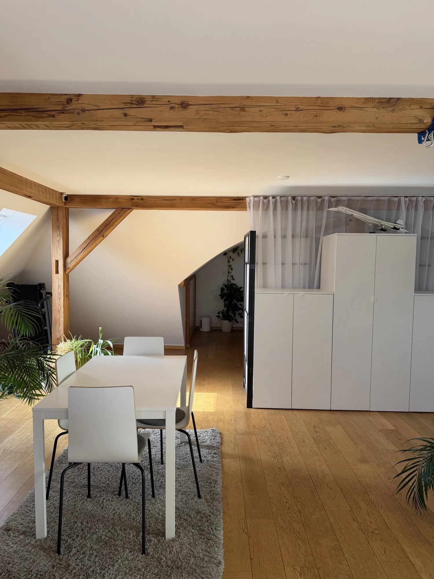 Sanierter Altbau am Bahnhof Enge