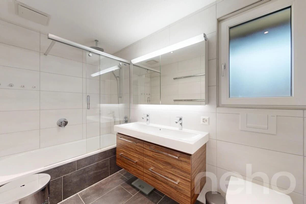 Modernisiertes DEFH mit PV-Anlage, Wärmepumpe und Pergola