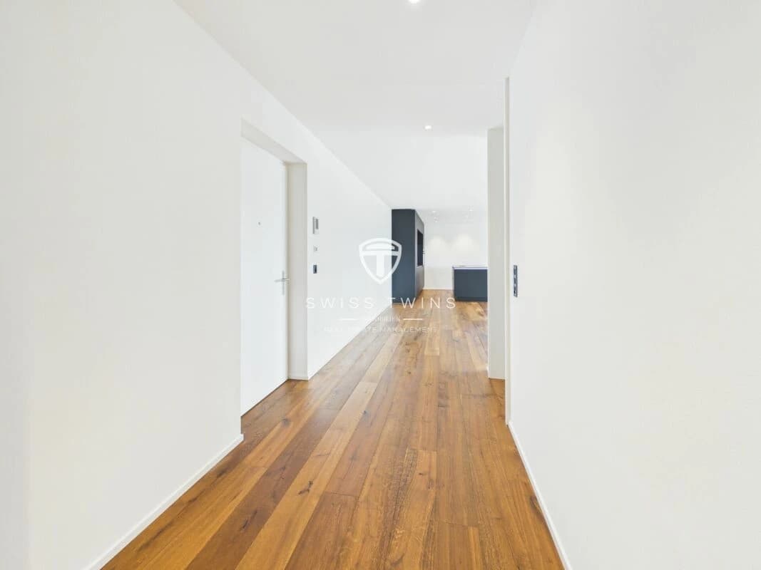 Luxuriöse 3.5-Zimmer-Terrassenwohnung mit 132m² Privat-Terrasse und traumhafter Aussicht auf Pilatus & Rigi