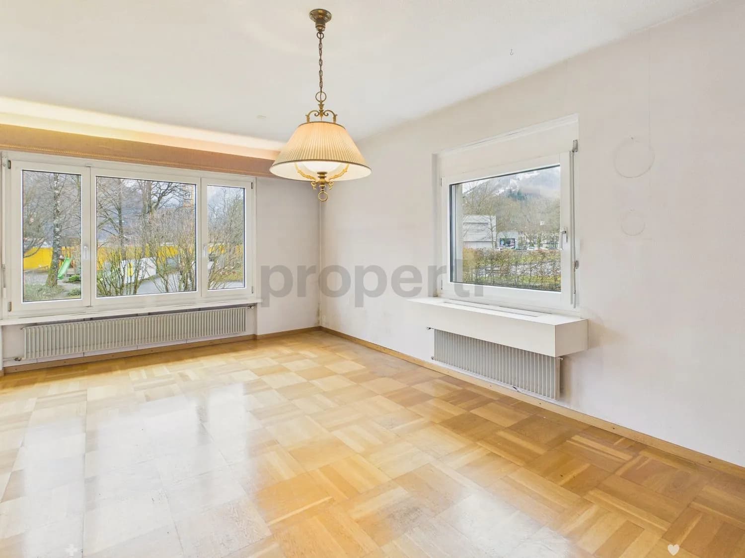 5.5-Zimmer-Einfamilienhaus mit praktischem Parkplatz, Interlaken