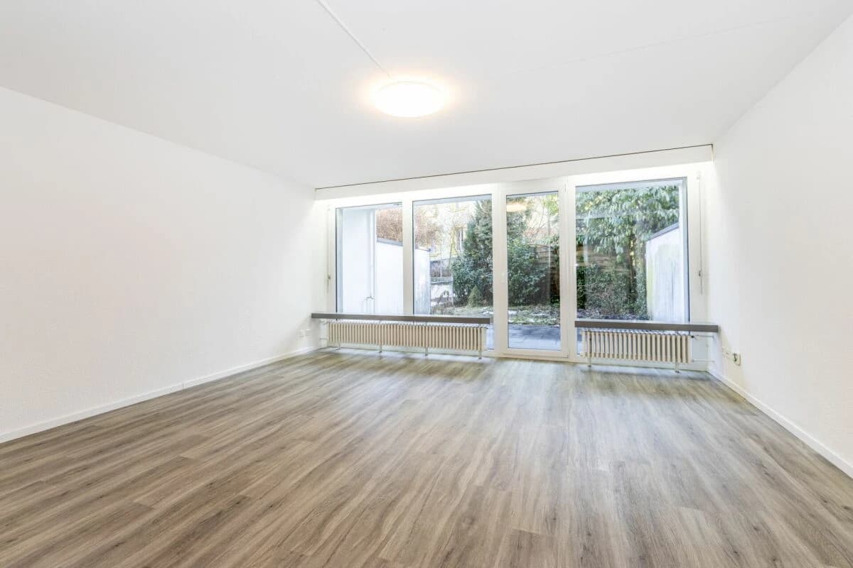 Renoviertes 5-Zimmer Mittelhaus mit Aussenparkplatz im beliebten Nägelseequartier