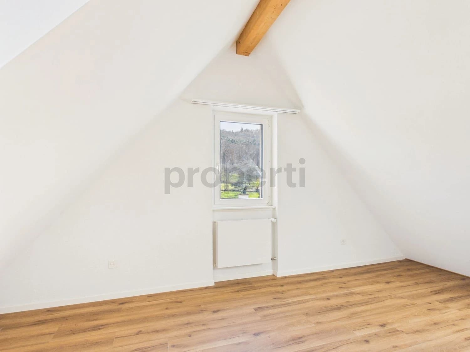 Charmante 4-Zimmer-Maisonette-Wohnung mit Dachgeschoss-Charme in Feuerthalen