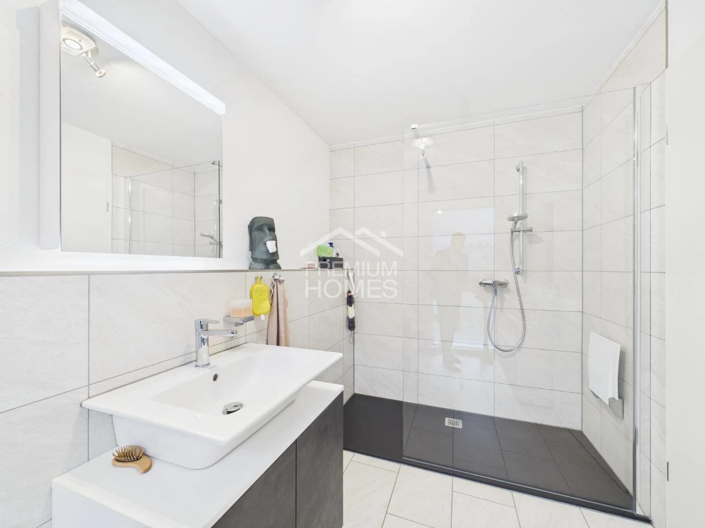 Neuwertige Liegenschaft mit hochwertigem Ausbau