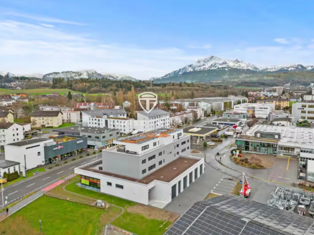 Luxuriöse 3.5-Zimmer-Terrassenwohnung mit 132m² Privat-Terrasse und traumhafter Aussicht auf Pilatus & Rigi