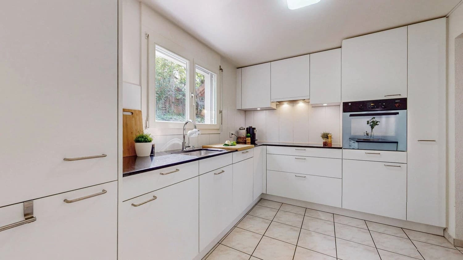 GEPFLEGTE 6.5-ZIMMER-DOPPELHAUSHÄLFTE MIT GARTEN UND BALKON