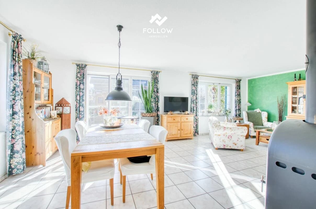 Eckhaus mit privatem Gartenparadies