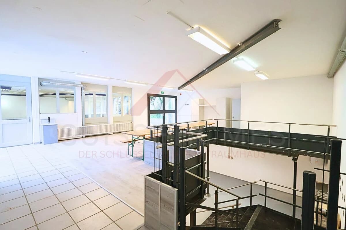 Atriumgebäude mit 220 m² Wohn- und 270 m² Gewerbefläche in Thörishaus (Neuenegg BE) - vielseitig nutzbar