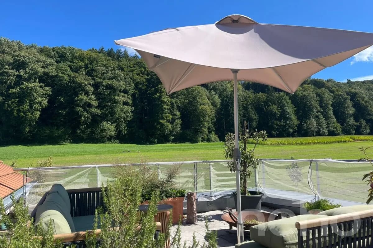 Moderne 2.5-Zimmer-Attikawohnung mit Terrasse und Weitsicht